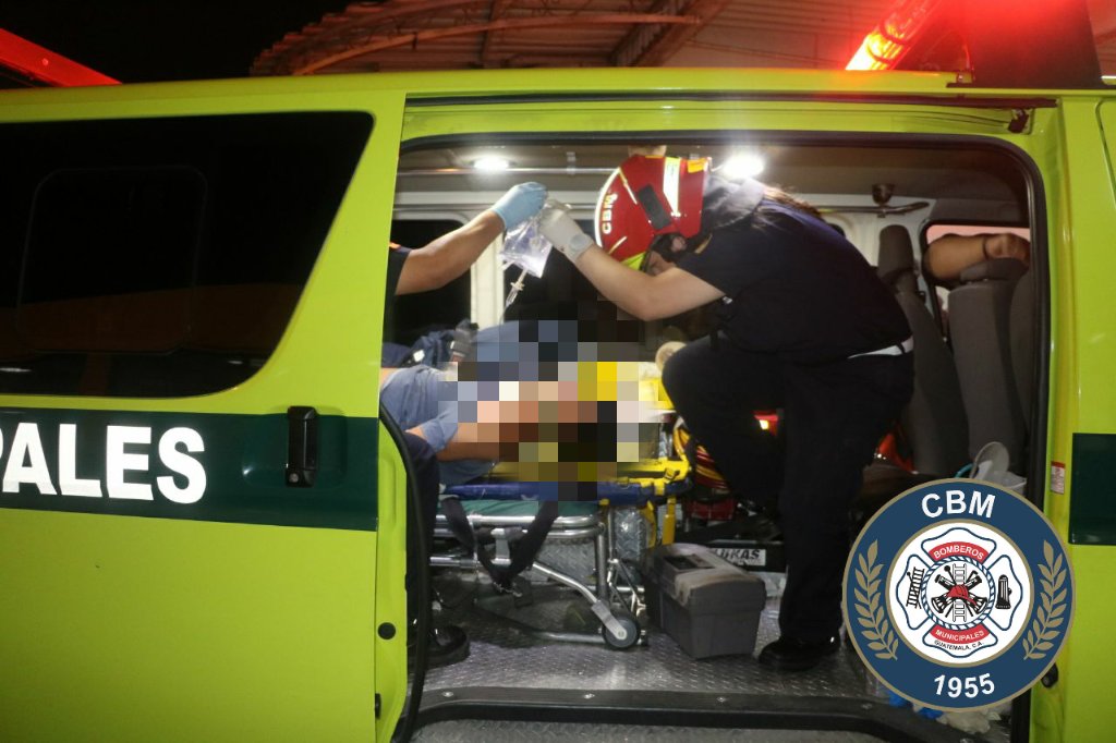 Nueve personas resultaron heridos en dos ataques armados ocurridos la noche de este sábado. (Foto Prensa Libre: Bomberos Municipales)