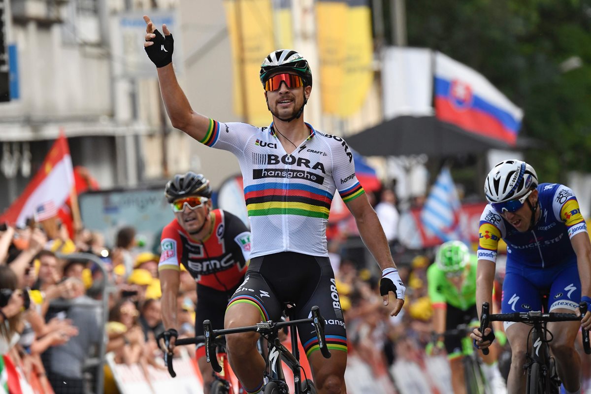 Peter Sagan festeja su triunfo luego de conquistar la tercera etapa del Tour de Francia. (Foto Prensa Libre: AFP)