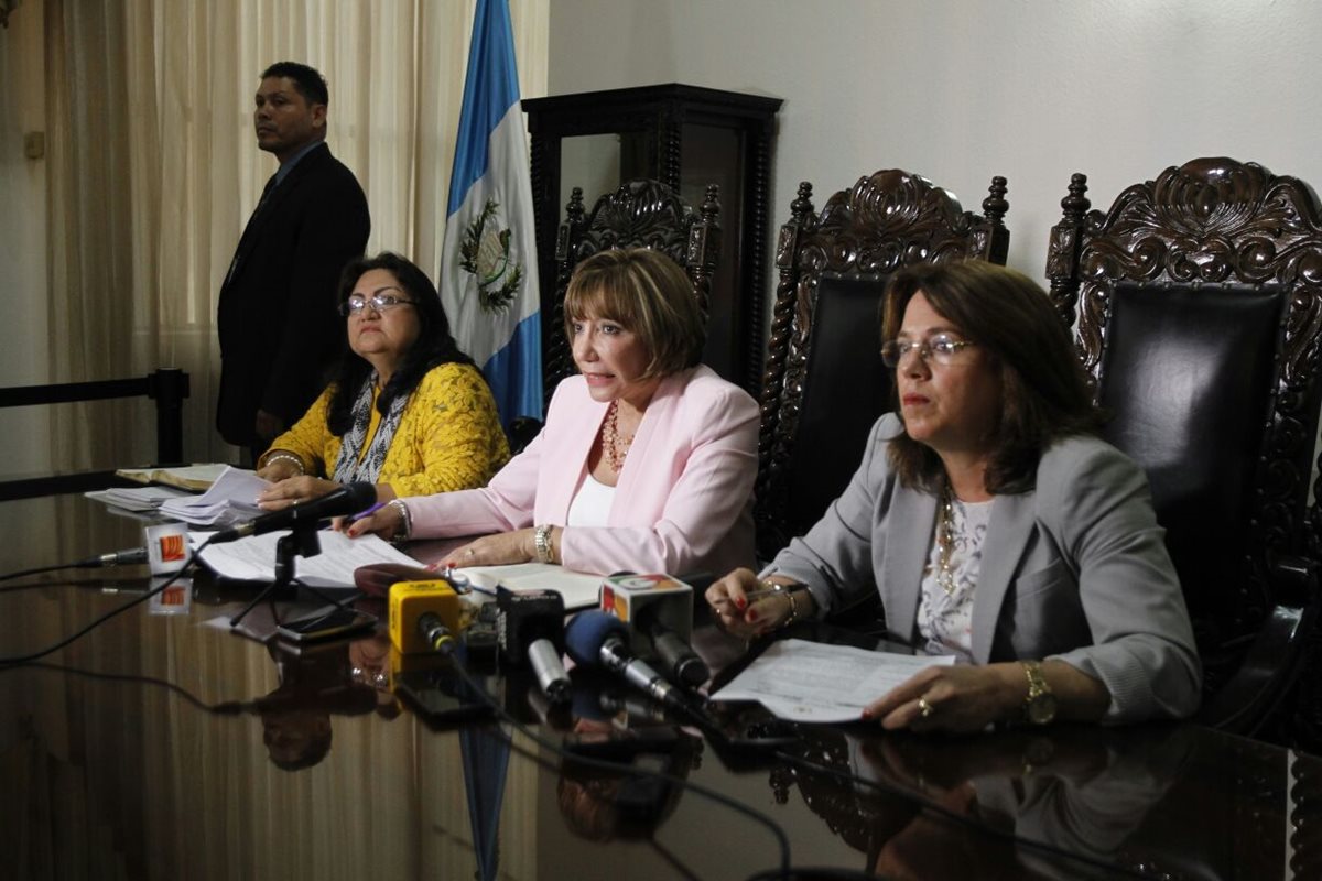 Magistradas de CSJ, en conferencia de prensa luego de la sesión plenaria. (Foto Prensa Libre: Paulo Raquec)
