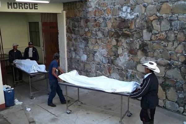 Los cadáveres de dos primos fueron localizados dentro de una vivienda en la montaña de Santa María Xalapán, Jalapa. (Foto Prensa Libre: Hugo Oliva)