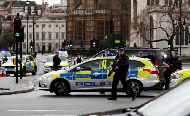 Siete personas fueron detenidas luego del ataque terrorista en Londres. (Foto Prensa Libre: AP)