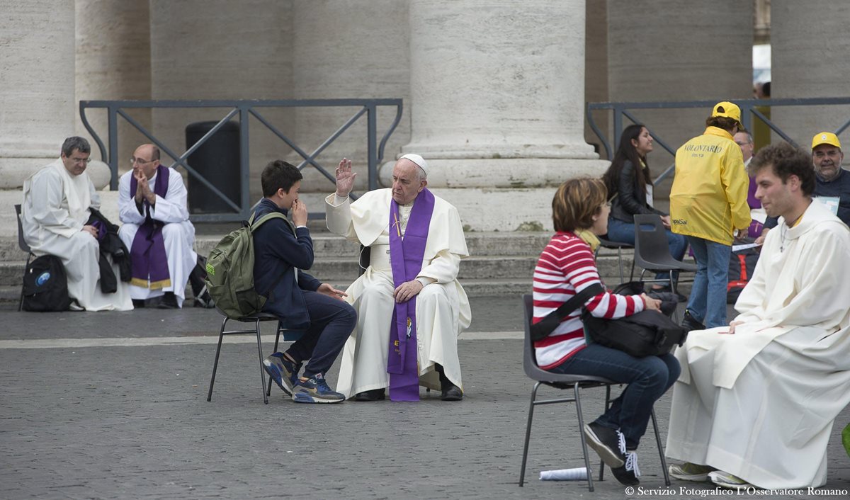 El papa Francisco dedica el fin de semana a los jóvenes en el Vaticano. (Foto Prensa Libre: AFP)