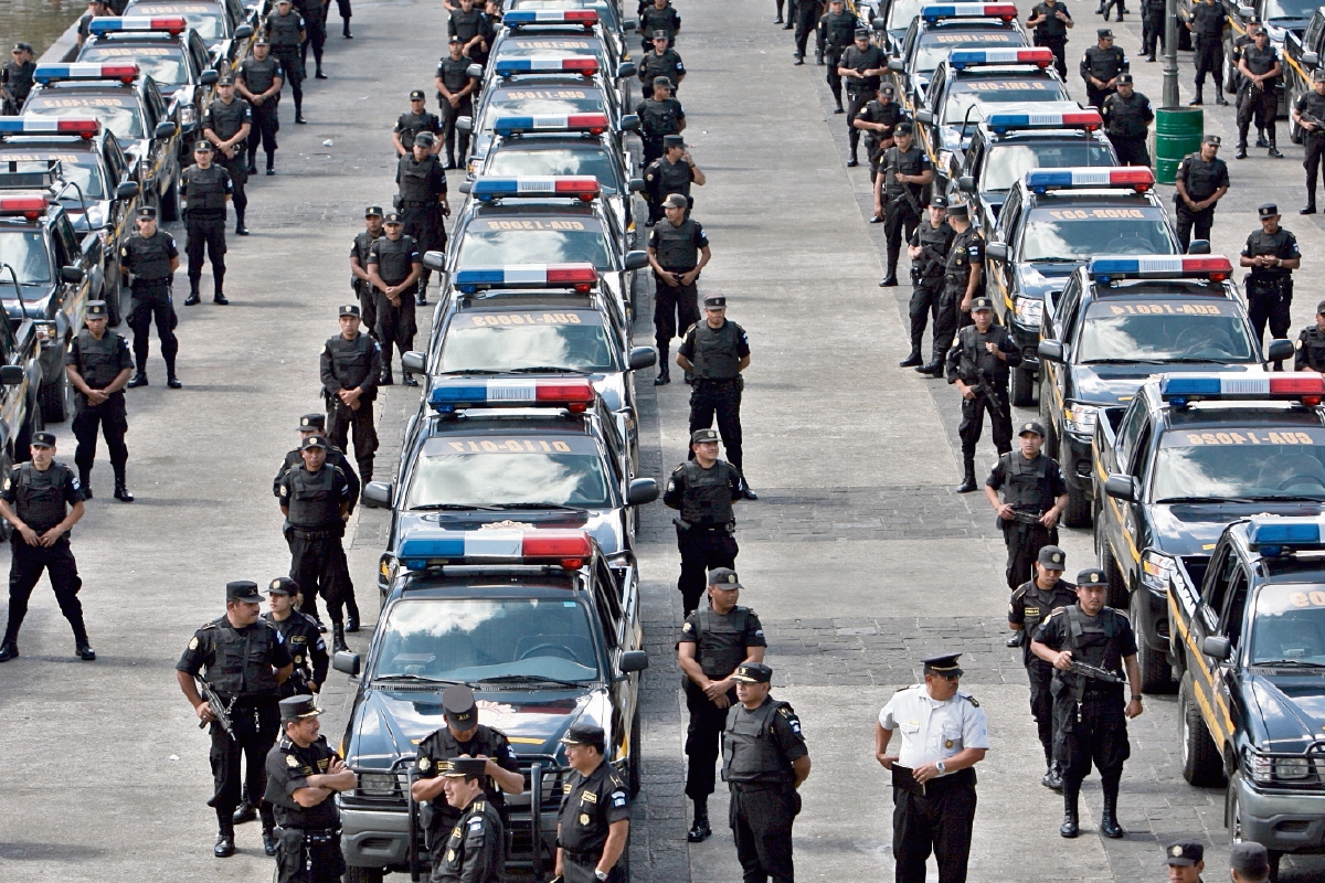 según información oficial, unos mil 500 autopatrullas están sin uso porque tienen desperfectos mecánicos que no han podido ser reparados por la Policía Nacional Civil.