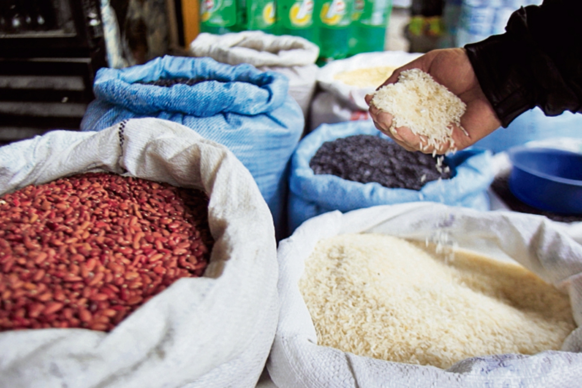 Ingreso de granos básicos de México es uno de los factores que ayudan a estabilizar precios. (Foto Prensa Libre: EDWIN BERCIAN)