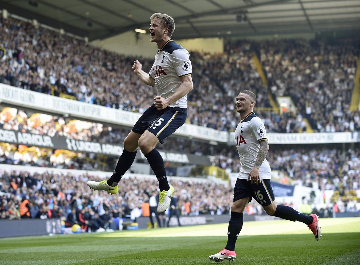 Eric Dier celebra su anotación frente al Watford esta tarde. (Foto Prensa Libre: EFE)