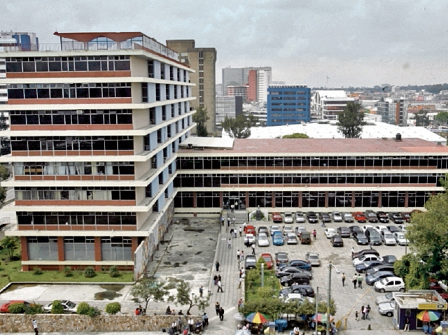 Luego del pago de deudas de algunos patronos se ha reactivado a 71 mil afiliados para cobertura del IGSS. (Foto Prensa Libre: ERLIE CASTILLO)