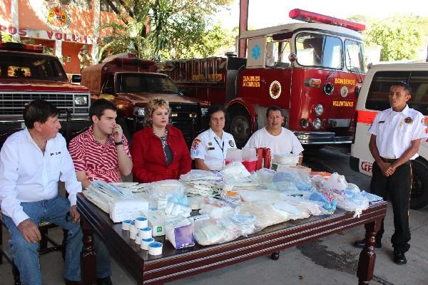 Familia Baldizón entrega ayuda.