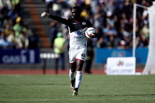 Julián Quiñones, de Lobos BUAP, festeja una anotación ante el Club América. (Foto Prensa Libre: EFE)