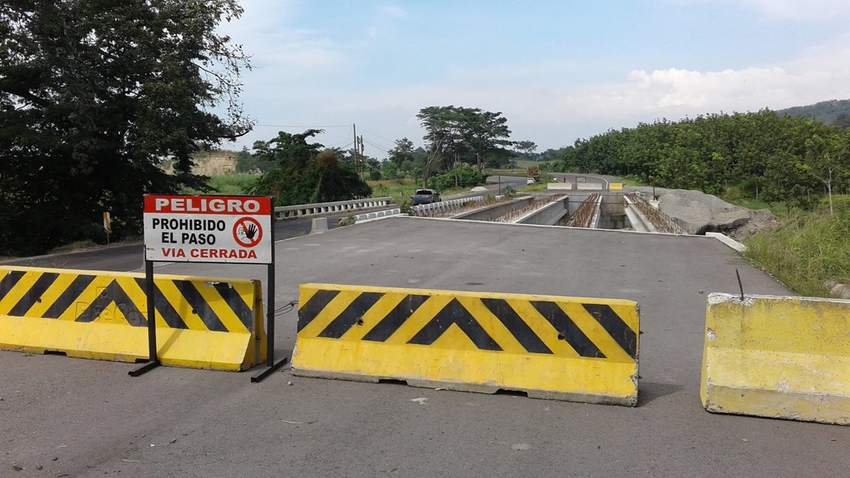 Varios tramos carreteros quedaron inconclusos debido a que se suspendió el proyecto a cargo de Odebrecht.(Foto Prensa Libre:Hemeroteca PL)