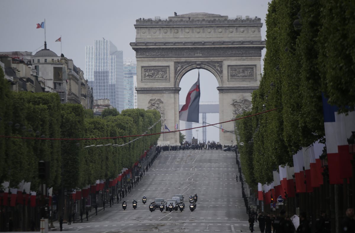 Macron asiste a actividad oficial en Paris, Francia. (AP)