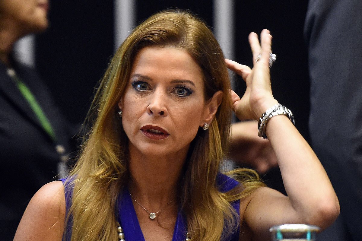 Claudia Cordeiro Cruz, esposa del presidente suspendido de la Cámara Baja de Brasil, Eduardo Cunha. (Foto Prensa Libre: AFP).