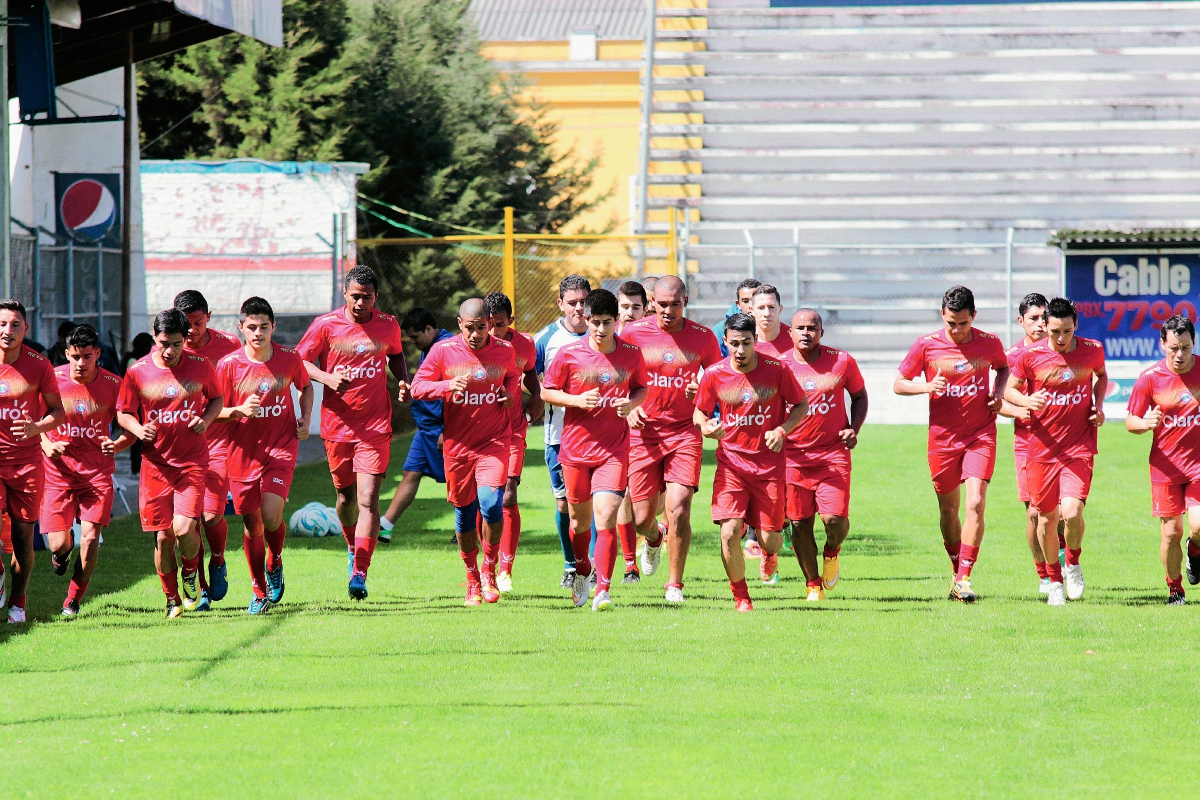 Éste es el equipo que dirigirá Medford para el Torneo Apertura que se avecina. (Foto Prensa Libre: Carlos Ventura)
