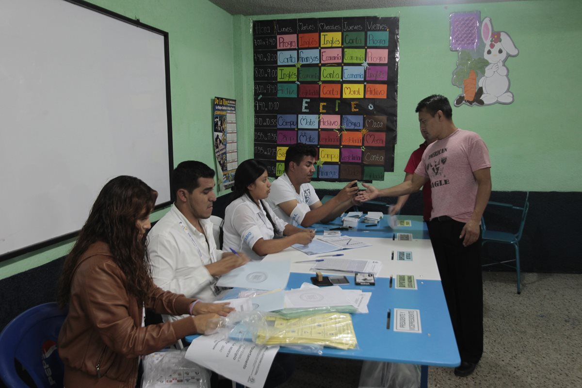 Aunque en Guatemala desde 1986 hay elecciones libres y democráticas, el sistema aún tiene serias deficiencias, según el informe de IDEA. (Foto Prensa Libre: Hemeroteca PL)