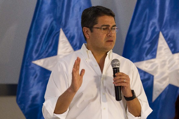 Juan Orlando Hernández, anuncia será candidato presidencial para las elecciones del 2017. (Foto Prensa Libre: EFE).