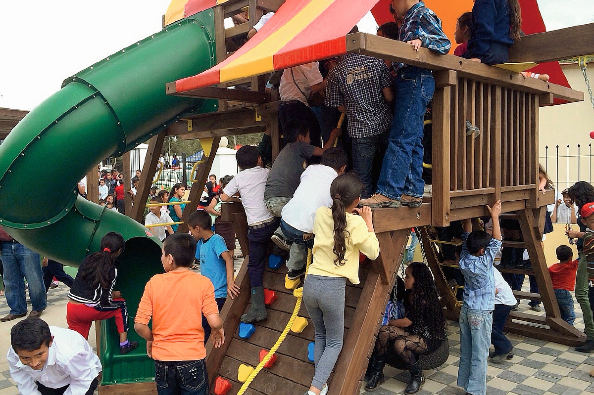 Parque infantil inaugurado en Mataquescuintla, Jalapa. (Foto Prensa Libre: Hugo Oliva)