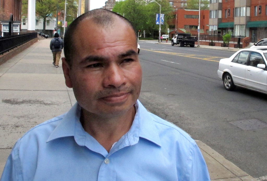 El guatemalteco Luis Barrios tiene 25 años de vivir en Estados Unidos, y hoy enfrenta el temor de ser deportado(Foto Prensa Libre: AP)