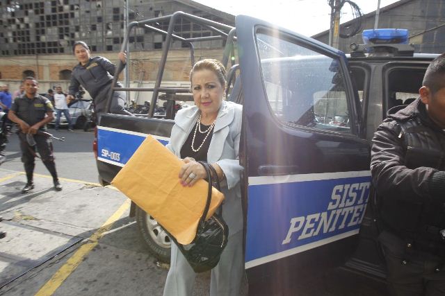 Blanca Stalling llega a tribunales para su audiencia por resistirse al arresto. (Foto Prensa Libre: Paulo Raquec)
