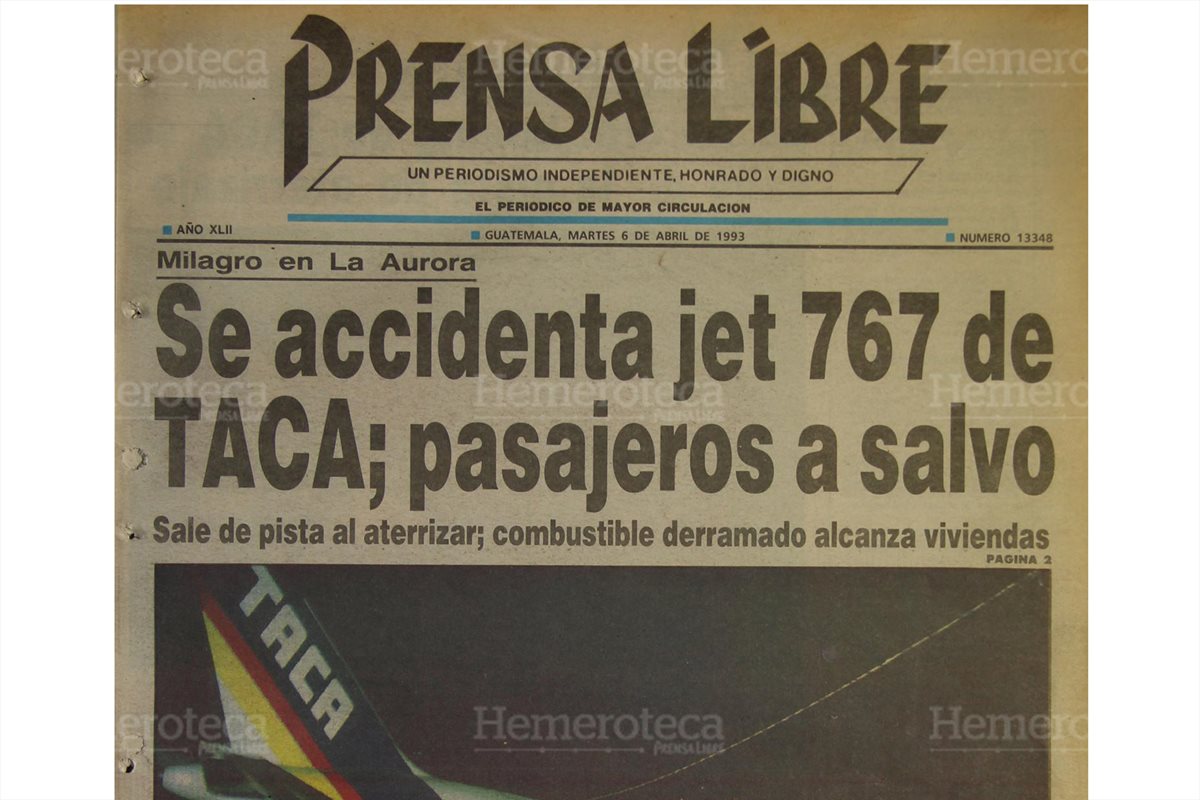 Prensa Libre informaba sobre la catástrofe aérea en la colonia La Libertad en Santa Fe, zona 13, el 6/4/1993 . (Foto: Hemeroteca PL)