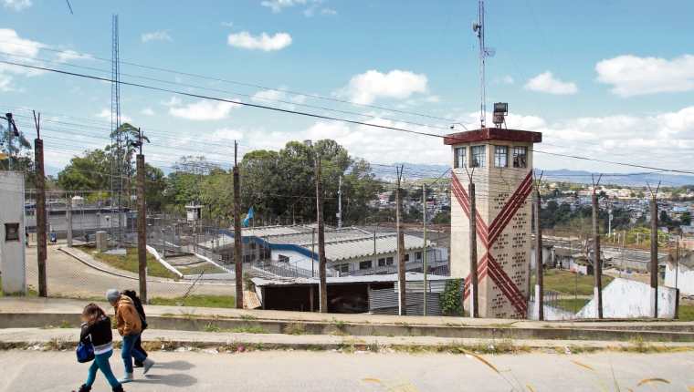 Telefónicas no pueden hacer uso de propiedades públicas, privadas ni comunales, dice sentencia de la CC. (Foto Prensa Libre: Hemeroteca PL)
