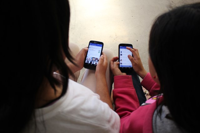 Expertos han lanzado la voz de alerta sobre un mayor control de los padres sobre el uso de las redes sociales de sus hijos. (Foto: Hemeroteca PL)