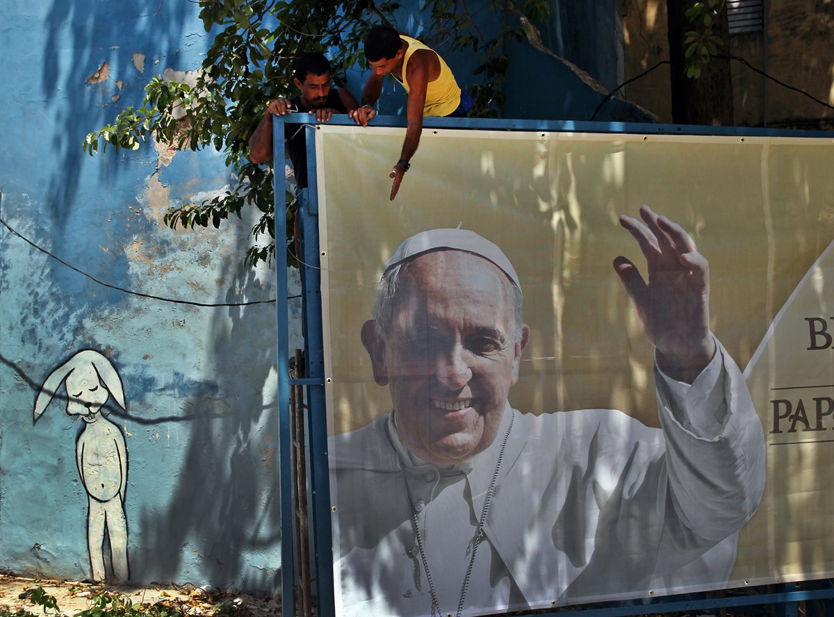 El papa Francisco es esperado por miles en Cuba y EE. UU. (Foto Prensa Libre: EFE).