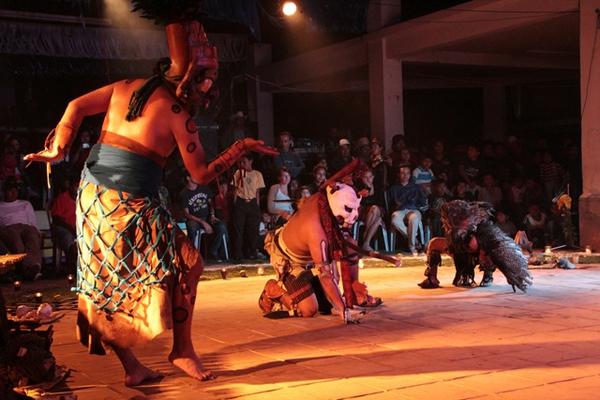 La agrupación Grupo Sotz'il participará en el festival. (Foto Prensa Libre: Ángel Julajuj)