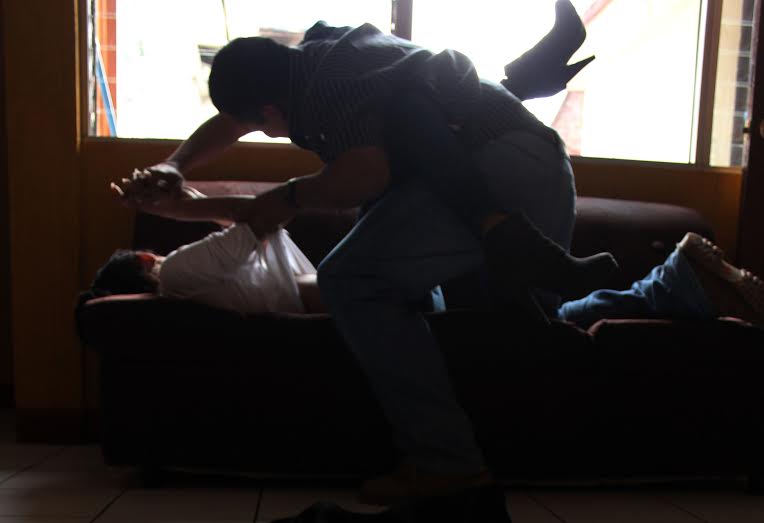 El  Informe Nacional de Desarrollo Humano, presentado en el 2012 por el Programa de Naciones Unidas para el Desarrollo indica que aumenta la violencia sexual en contra de niñas y mujeres adolescentes en Guatemala. (Foto Prensa Libre: Hemeroteca)