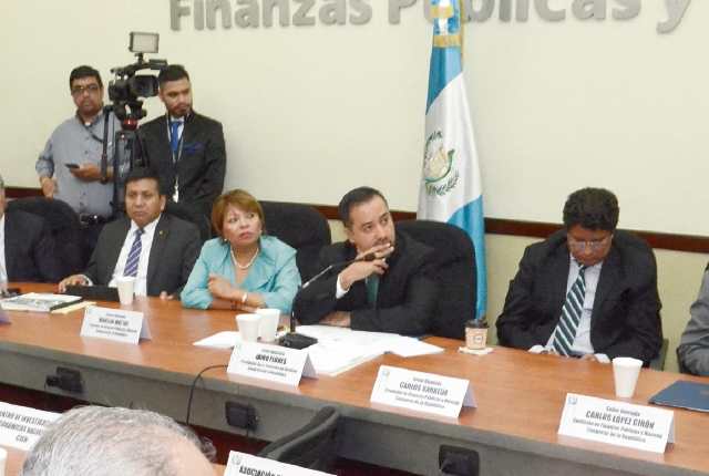 La comisión de Finanzas, que actualmente preside el diputado de la UNE Jairo Flores, es de las más codiciadas. (Foto Prensa Libre: HemerotecaPL)