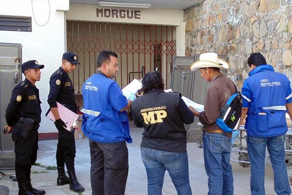 Morgue de la ciudad de Jalapa a donde fue trasladado el cadáver de Lorenzo Arnulfo Esteban, quien fue herido de bala en San Pedro Pinula. (Foto Prensa Libre: Hugo Oliva)