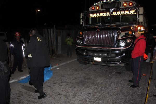 Resguardan el bus donde ocurrió el atraco.