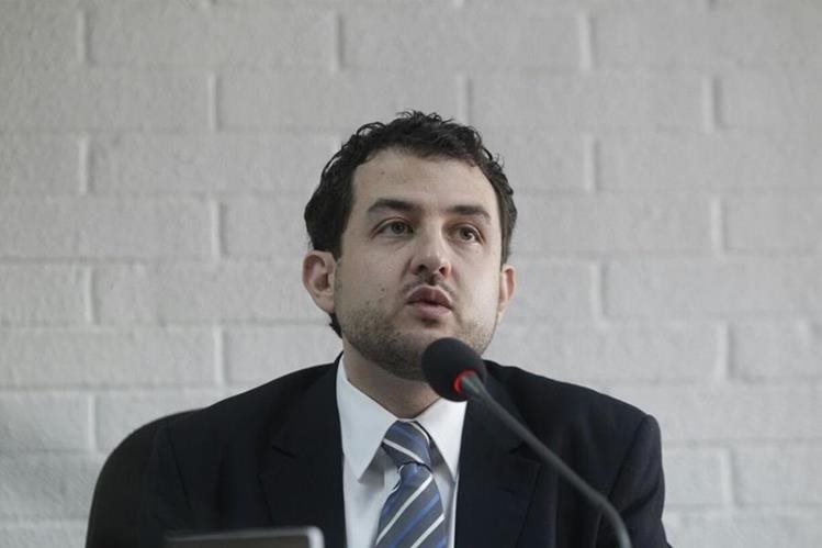 El abogado constitucionalista Alexander Aizenstatd asegura que sí existen mecanismos para frenar al Congreso. (Foto Prensa Libre: Hemeroteca PL)