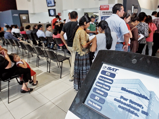 Los ataques que ha recibido la SAT son identificados como de denegación de servicio hacia los equipos de telecomunicaciones y seguridad perimetral. (Foto Prensa Libre: Álvaro Interiano)