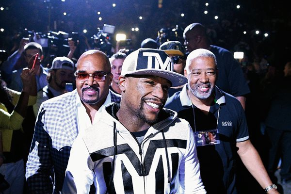 El boxeador estadounidense Floyd Mayweather participó ayer en un evento promocional en el casino Mandalay Bay. (Foto Prensa Libre: AP).