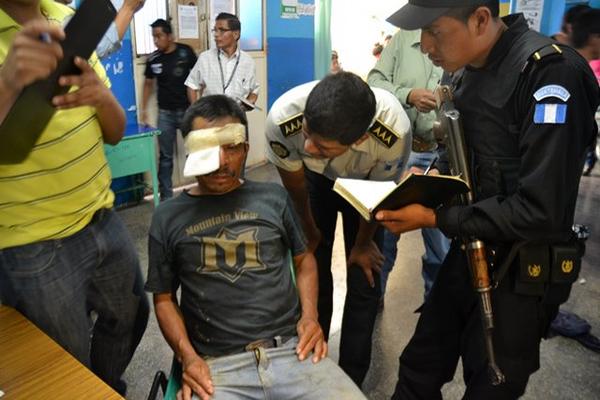 Varias personas resultaron heridas al enfrentarse con supuestos guardias de seguridad de una finca en Alta Verapaz. (Foto Prensa Libre: Eduardo Sam)<br _mce_bogus="1"/>