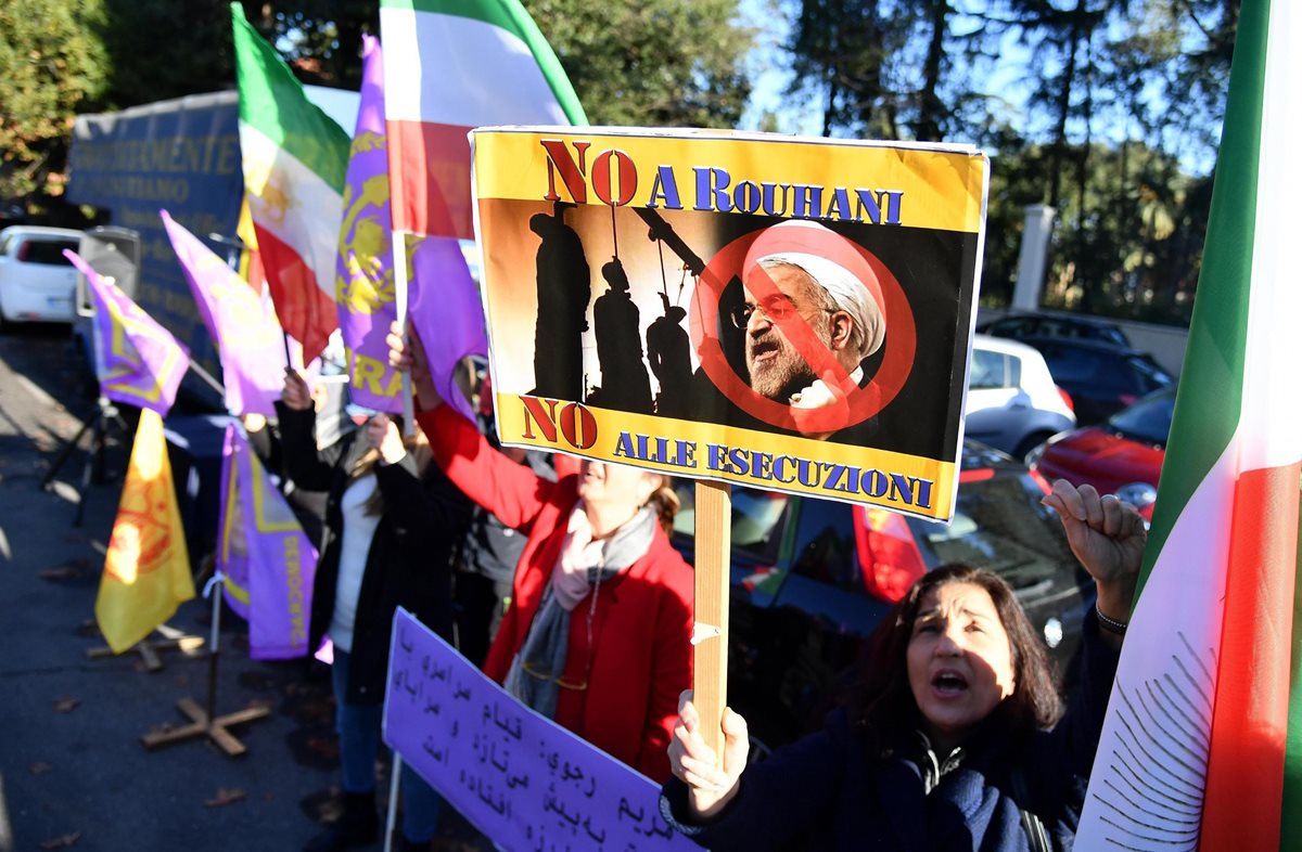 Irán acusa a EE. UU. de apoyar las protestas antigubernamentales que han dejado más de 20 muertos. (Foto Prensa Libre: EFE)