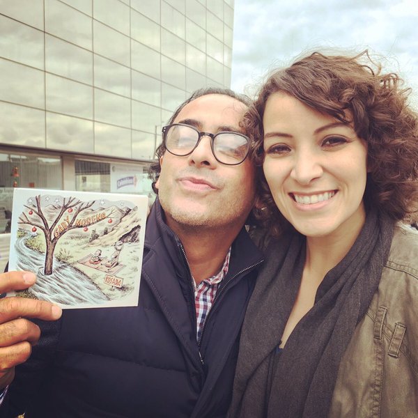 Gaby Moreno y Adal Ramones compartieron unos momentos divertidos. (Foto Prensa Libre: Twitter / @gabymorenomusic)