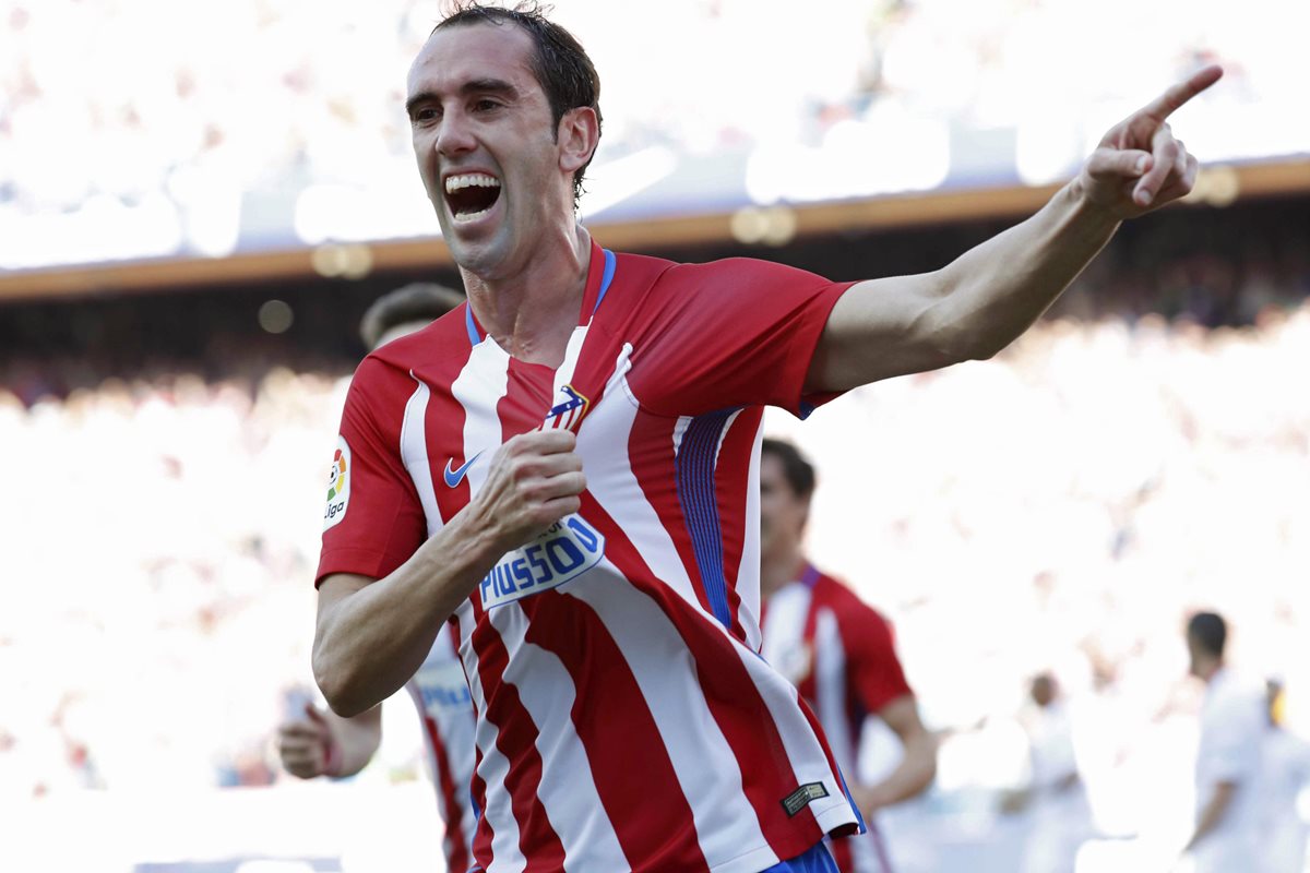 Diego Godín ya se encuentra con su selección para disputar la eliminatoria de la Conmebol a Rusia 2018. (Foto Prensa Libre: EFE)