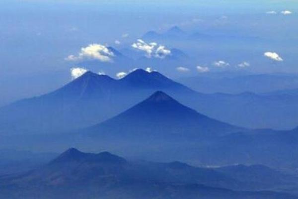 Cuatro volcanes de Guatemala fueron capturados por el radar de la Nasa, que realizan una misión de cuatro semanas. (Foto Prensa Libre: NASA)<br _mce_bogus="1"/>