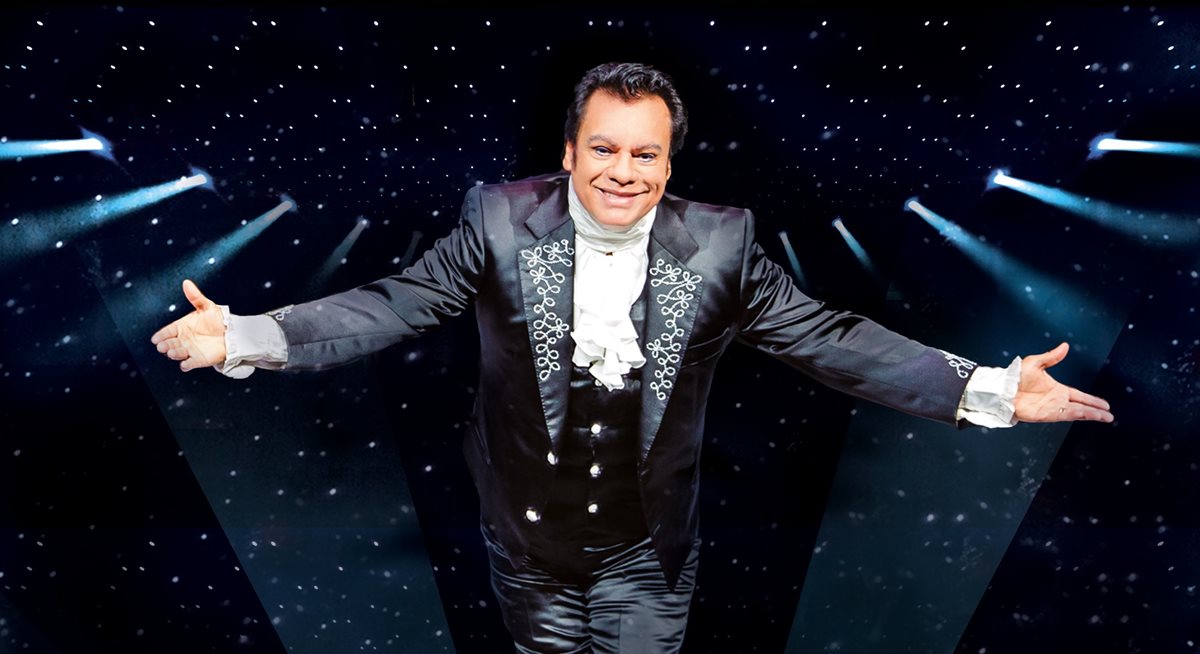 El cantante mexicano Juan Gabriel habría fallecido en el 2016; sin embargo, recientemente se han originado rumores sobre que aún sigue con vida. (Foto Prensa Libre: universalmusica.com)