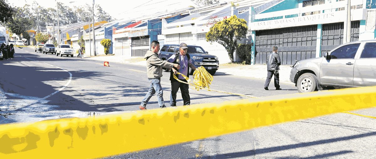 Lugar donde fue asesinado el exmagistrado José Arturo Sierra, en la colonia Las Charcas, zona 11, en enero pasado. (Foto Prensa Libre: Hemeroteca PL).