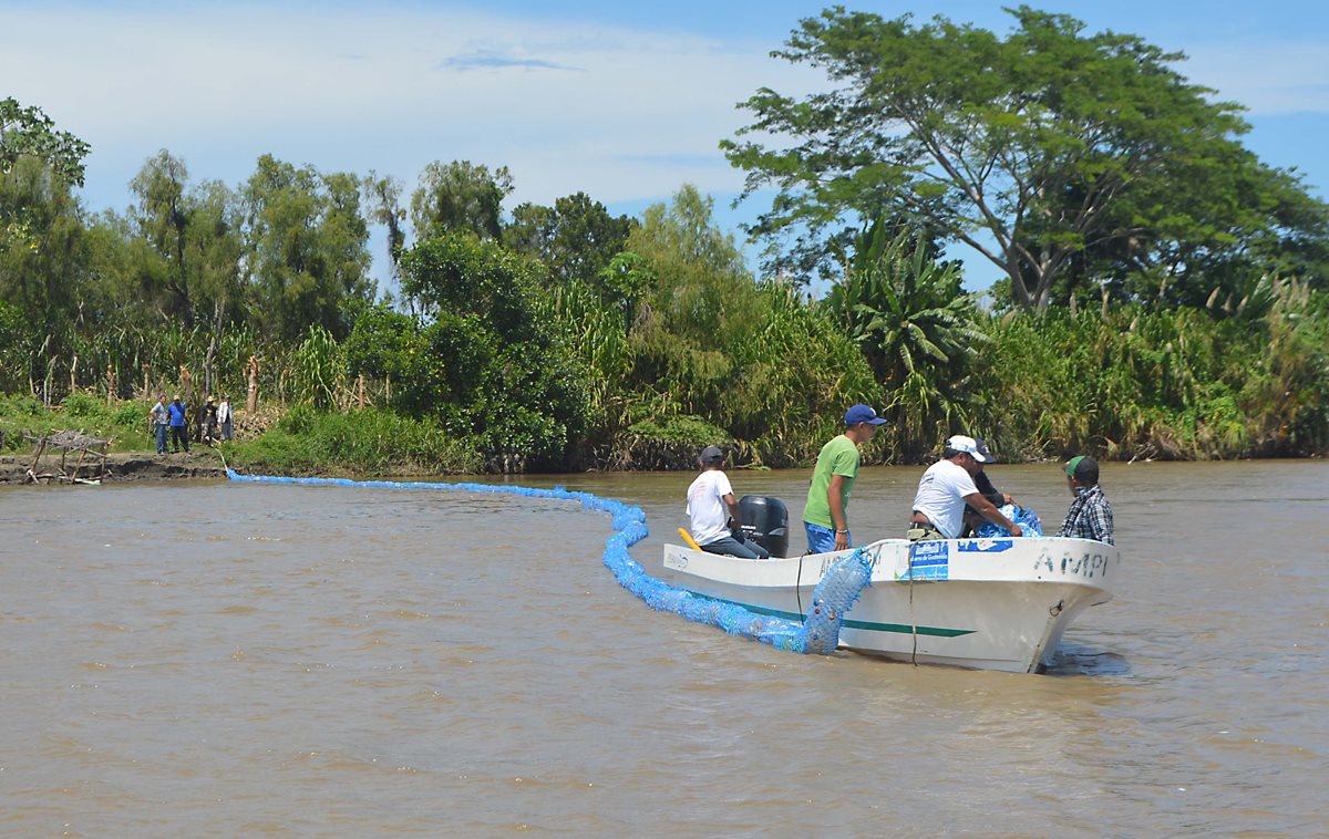 La mayoría de la suciedad se genera en la capital que contamina el río Las Vacas que es afluente del Motagua. (Foto Prensa Libre: Hemeroteca PL)