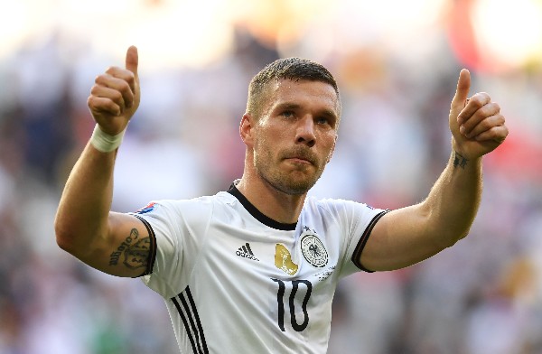 El delantero Lukas Podolski dijo adiós a la selección de Alemania después de 12 años. (Foto Prensa Libre: AFP).