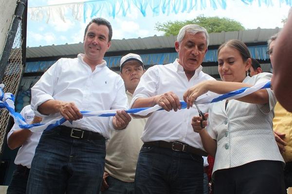 El tramo carretero inaugurado por las autoridades unirá a San Juan Sacatéquez y Concua, Granados en Baja Verapaz. (Foto Prensa Libre: Carlos Grave)