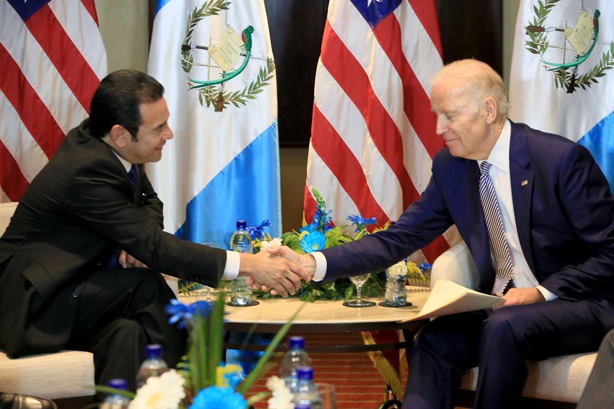 El presidente electo Jimmy Morales y el vicepresidente de los EE.UU. durante la reunión bilateral este día en la zona 10. ( Foto Prensa Libre: Presidencia.)