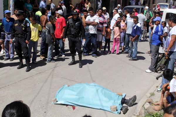  Israel Moya Valenzuela, de 56 años, fue arrollado sobre la 5ta. calle entre 3ra. Y 4ta. avenidas de la zona 2 en el barrio San Francisco.