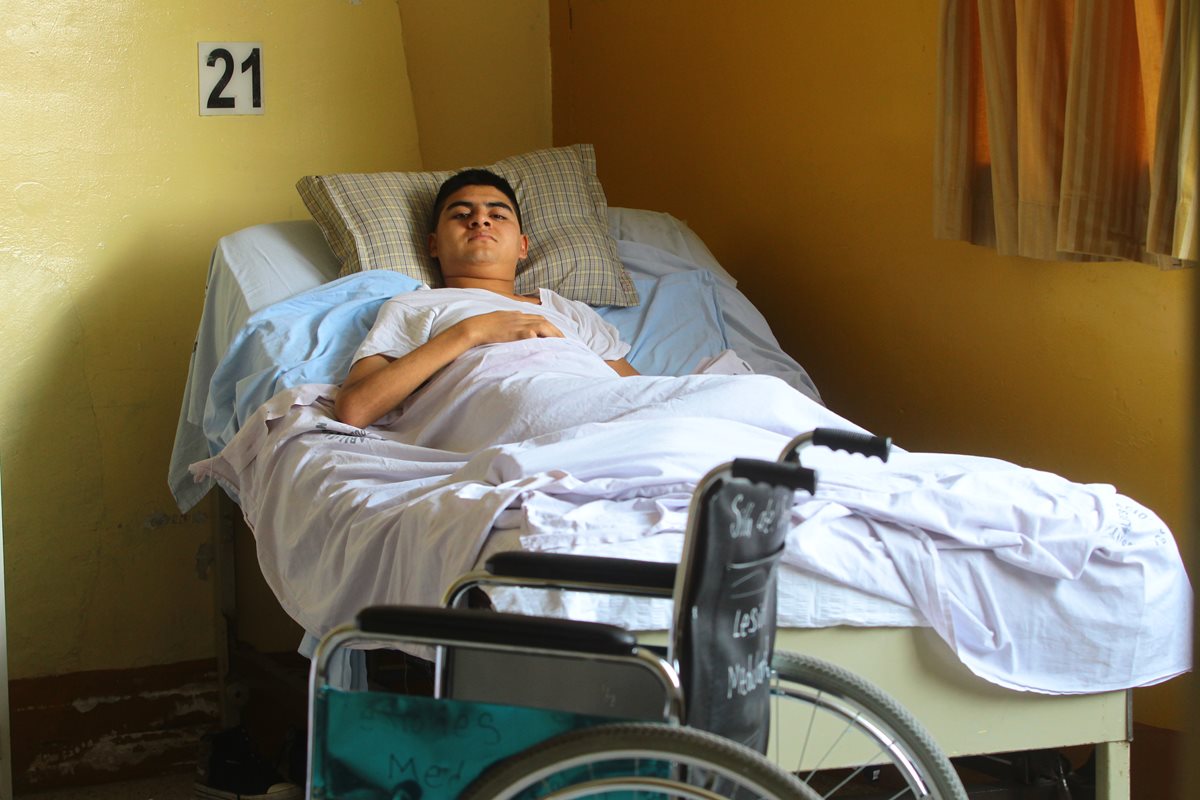 Oliver Díaz quedó parapléjico por el accidente.(Prensa Libre: Álvaro Interiano)