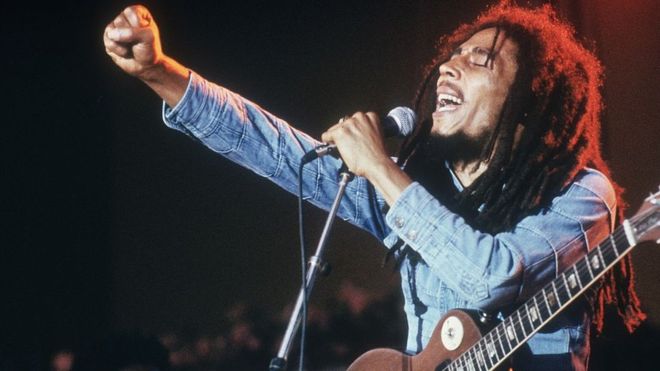 Robert Nesta Marley Booker, más conocido como Bob Marley, llevó la música reggae y el movimiento Rastafari a la fama mundial. Pero para su país, él fue mucho más que eso. GETTY IMAGES