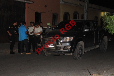 Sujetos armados dan muerte a hombre en Escuintla. (Foto Prensa Libre: Enrique Paredes)
