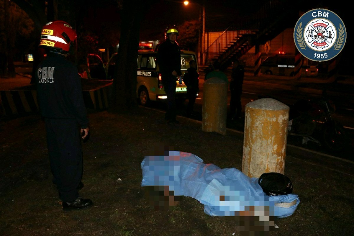 Un niño de 10 años falleció en un incidente de tránsito cuando iba en una motocicleta con su hermano. (Foto Prensa Libre: CBM)