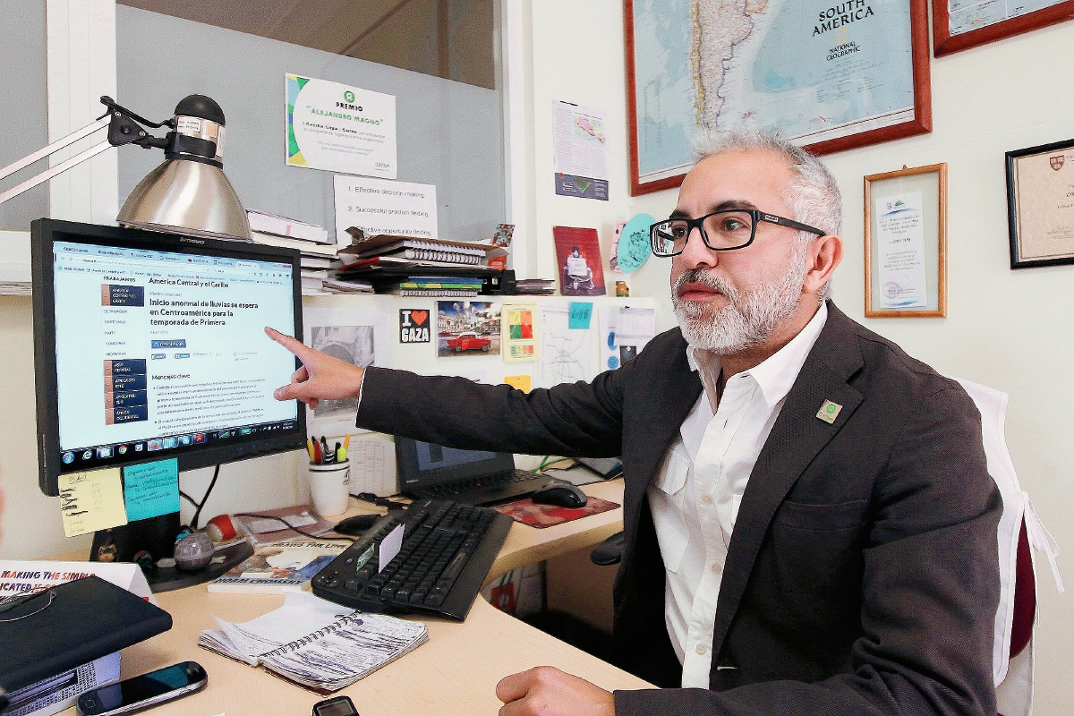 Carlos Mansilla gerente de Oxfam para América Latina aseguró que sequía se recrudecerá en el 2015.(Foto Prensa Libre: EFE).